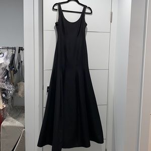 Halston heritage floor length mermaid gown- size 4